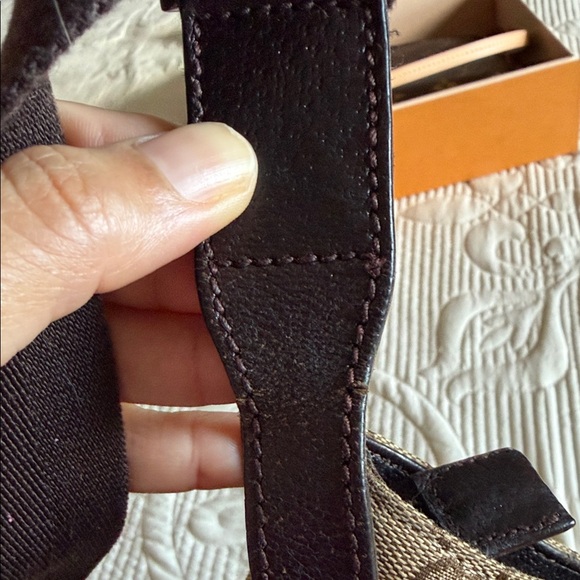 Gucci Tan and Brown Monogram Shoulder Bag - Picture 13 of 14